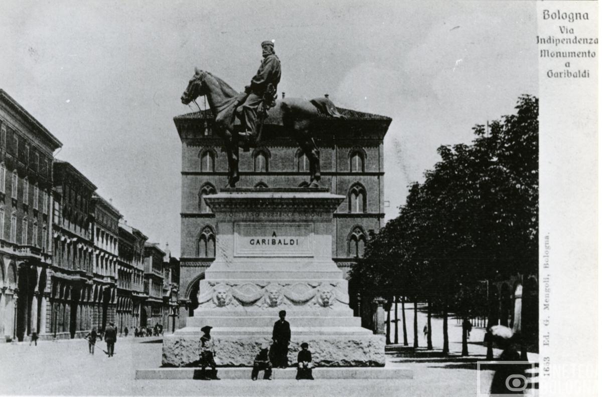 Bologna. Via Indipendenza. Monumento a Garibaldi