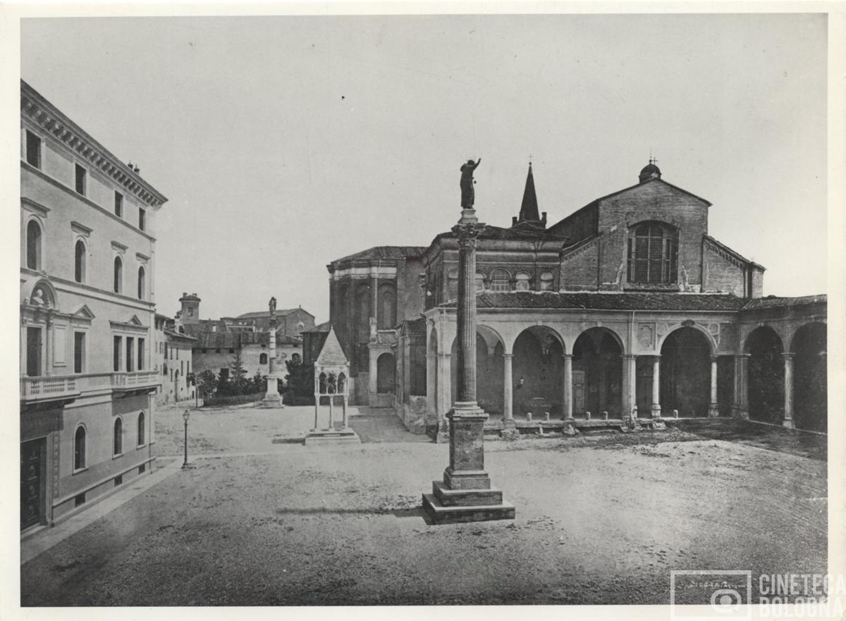 Bologna. Piazza e chiesa di S. Domenico prima dell'abbattimento del portico settecentesco