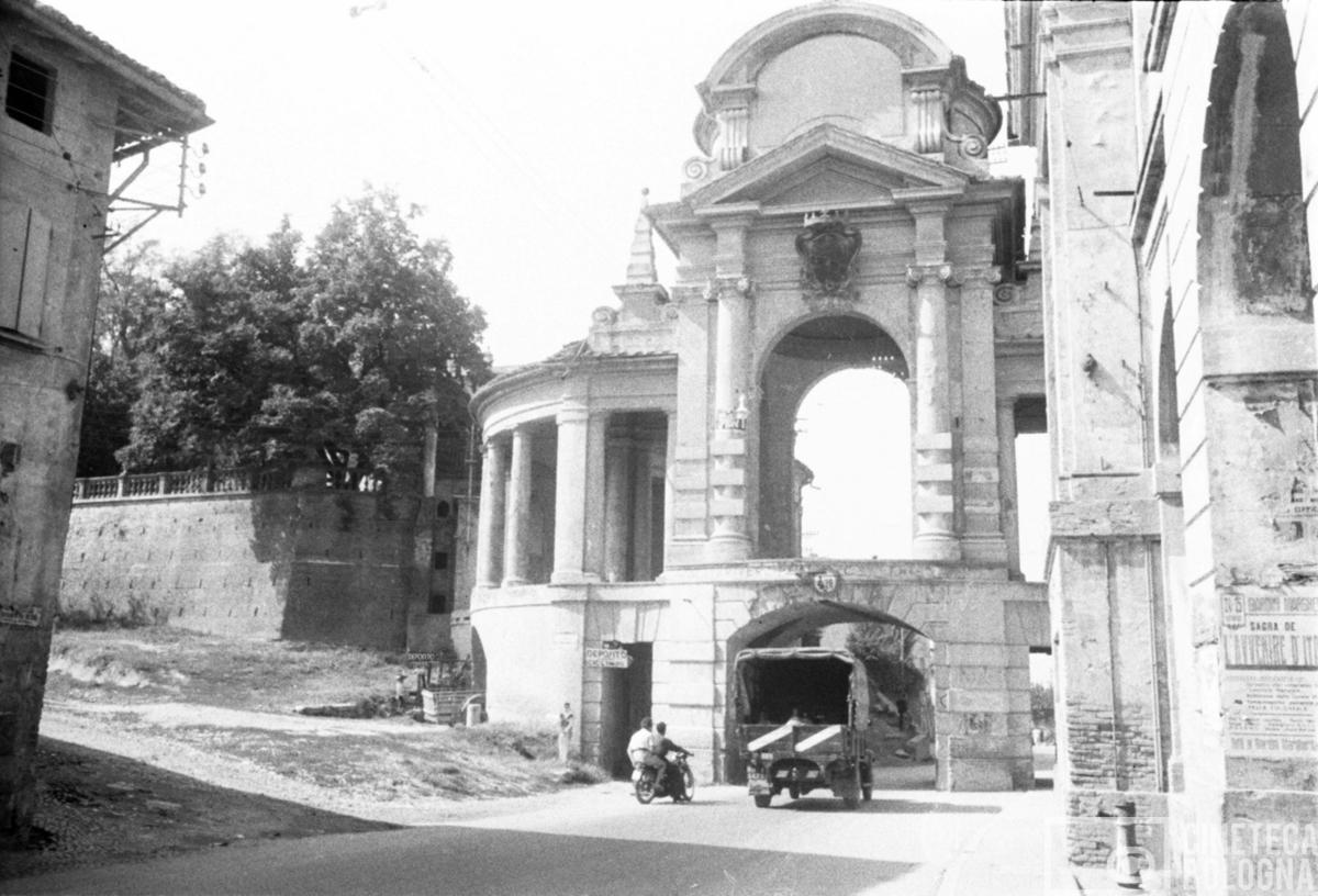 Bologna. Arco del Meloncello