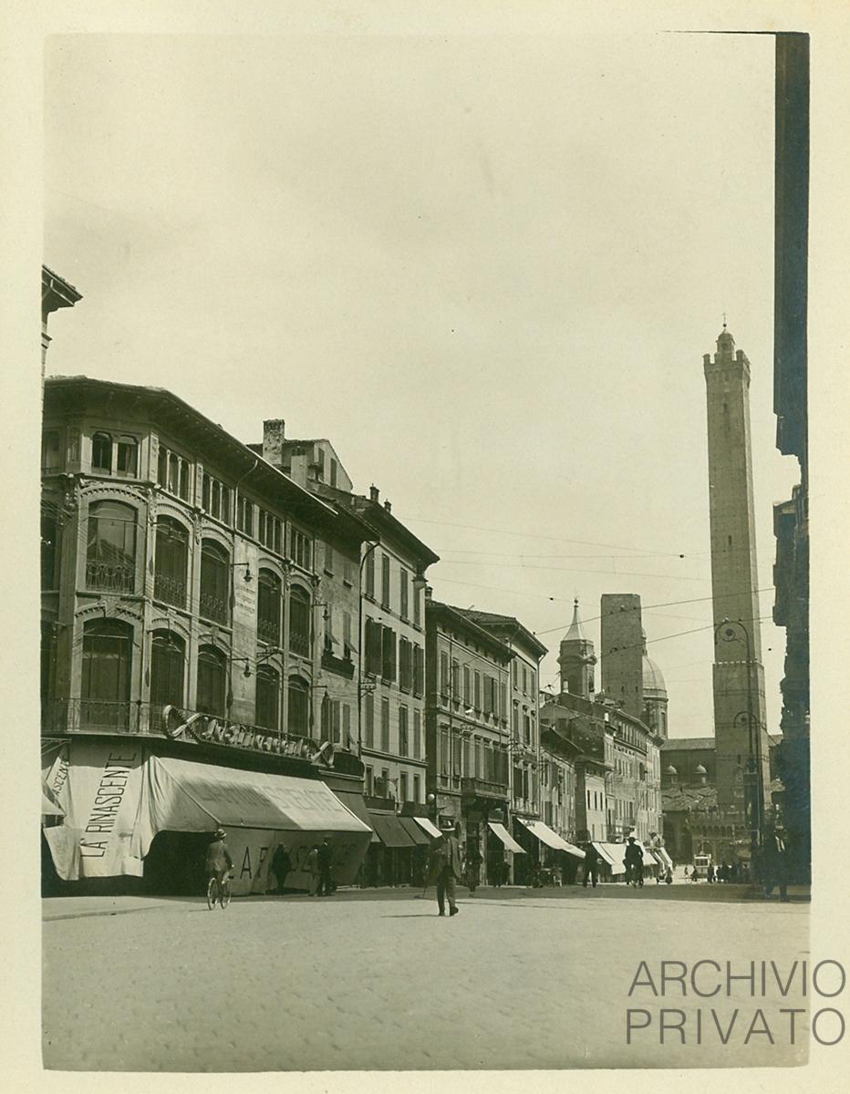 Bologna. Via Rizzoli