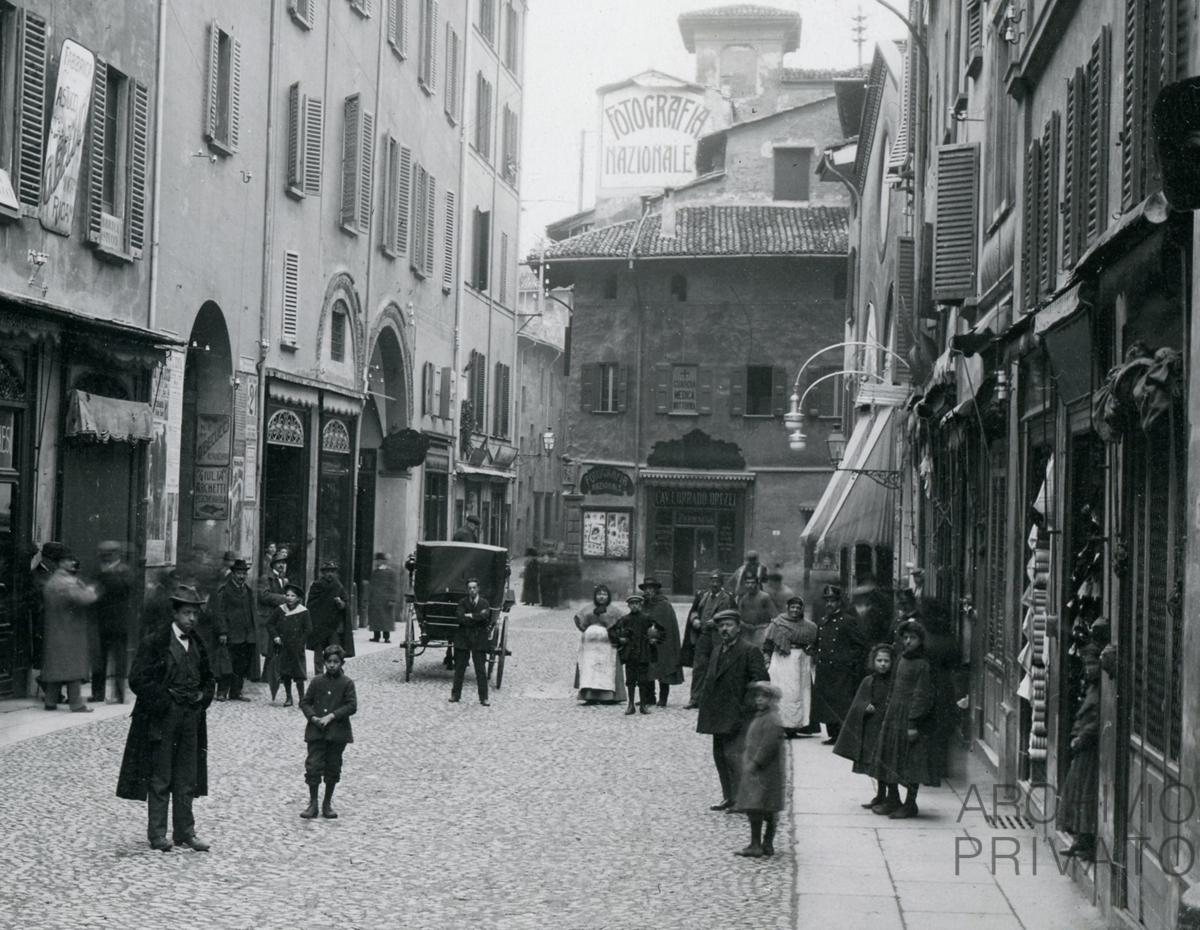 Bologna. Via degli Orefici